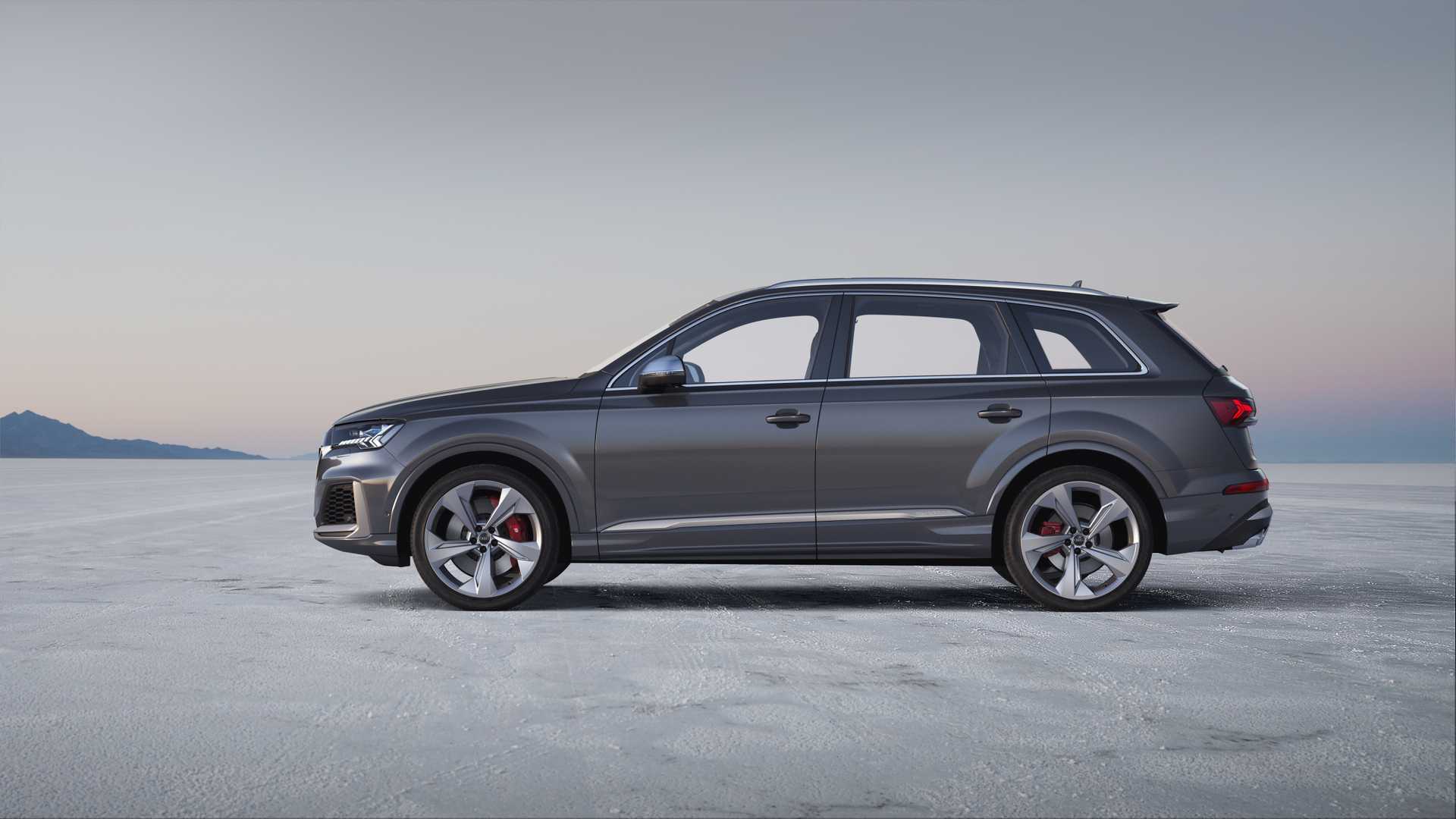 Audi yenilənmiş SQ7 TDI-ın məxfiliyini açıb